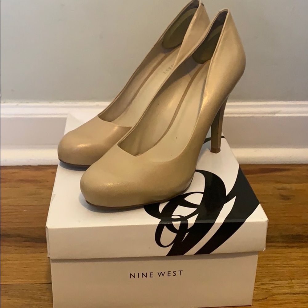 Nine West Nude Enhancingo Pumps. Size 7.5.
